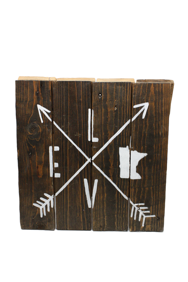 LOVE MN Arrow - Wood Pallet Sign